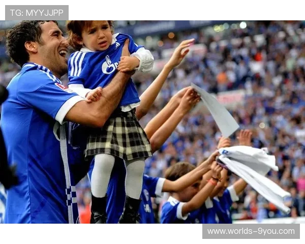 沙尔克04官方严厉谴责球迷友谊赛暴力行为 摄影师遭袭击并遭口水攻击